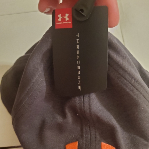 New with tags Under Armour women's  adjustable hat - Picture 5 of 6